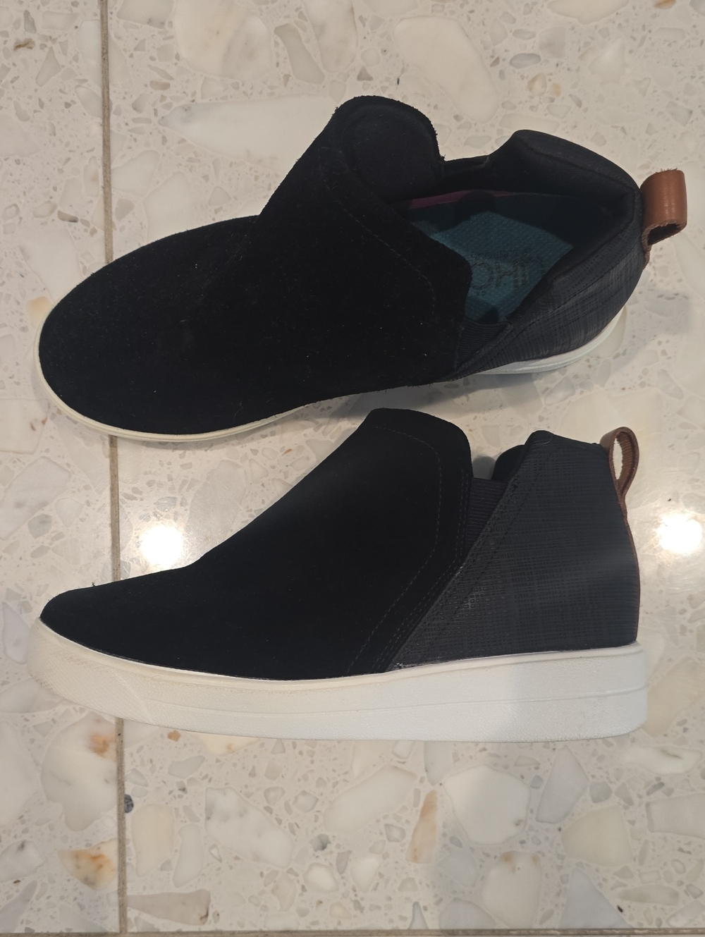Woman's Slip-On / Platform Casual Sneakers in Black